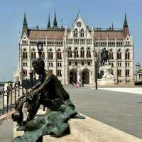 🚶‍♀️✨ "Weekend Wanderlust: A Magical City Walk Through Budapest’s Heart