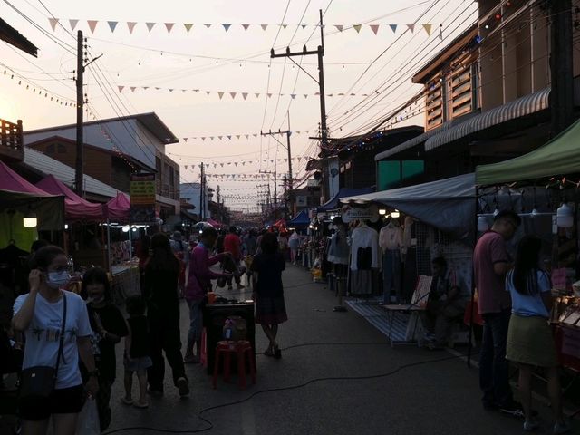 ถนนคนเดินเขมราษฎร์ธานี