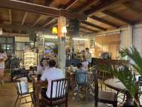 คาเฟ่ใต้ถุน