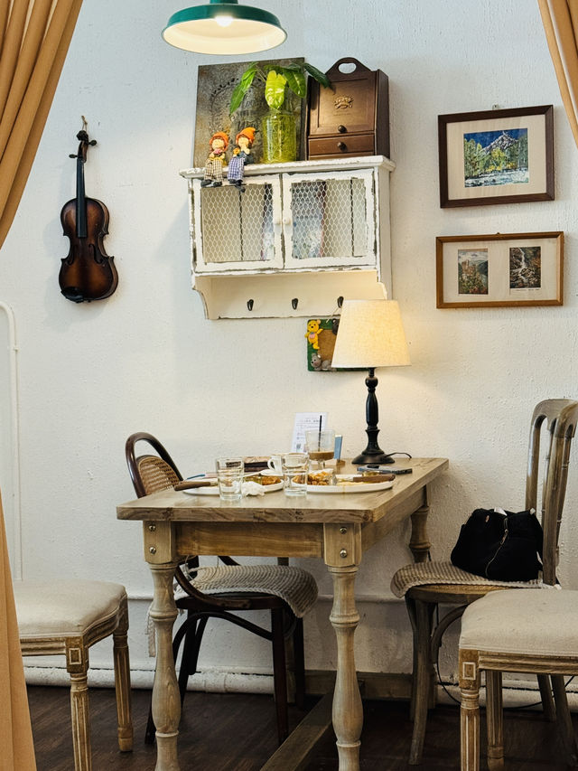 Old-School Romance, A Piano & Iced Black Coffee