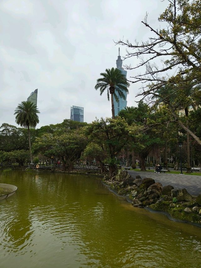 A Peaceful Morning at Sun Yat-sen Memorial Hall