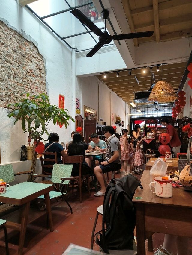 A Nostalgic Bite at Loong Fong Café