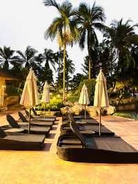 Chillax Pool Bar: Oasis Vibes and Poolside Sips at Cyberview Resort