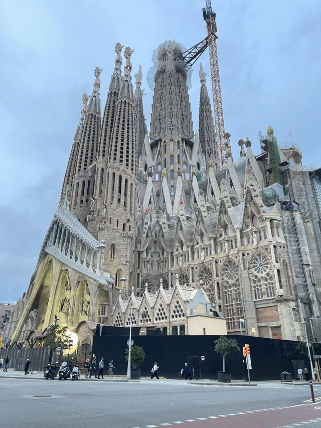 Hola Barcelona เมืองแห่งสถาปัตยกรรมสุดฮิป