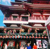 Sacred Splendor: The Stunning Decorations of the Buddha Tooth Relic Temple