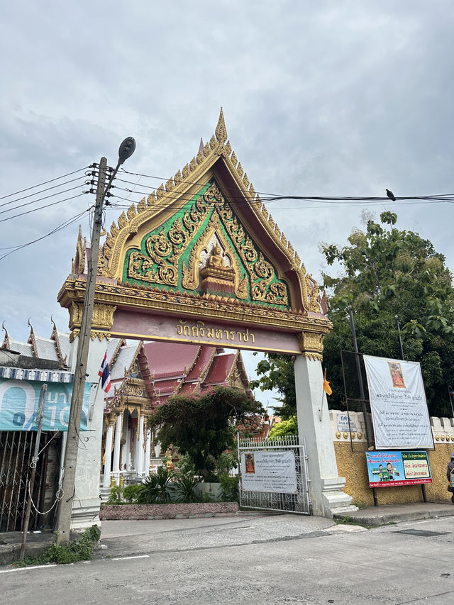 เที่ยวศรีราชา ไหว้พระวัดศรีมหาราชา พระอารามหลวง
