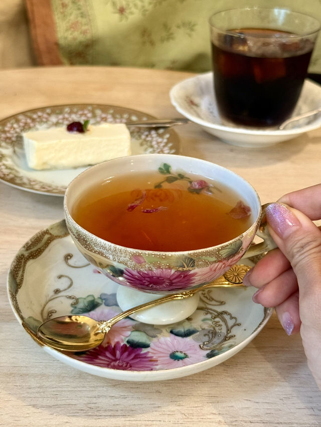 Café-Hopping Along the Chūō Line – Toast, Pancakes & Retro Vibes