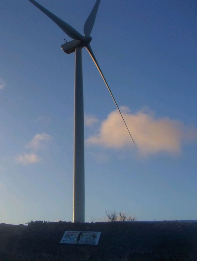 Rise to a new day : The Bangui windmills