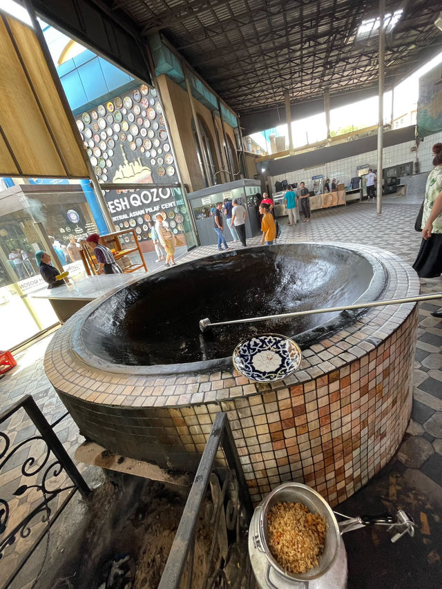 【ウズベキスタン】伝統料理のライブクッキングが見れる場所✨