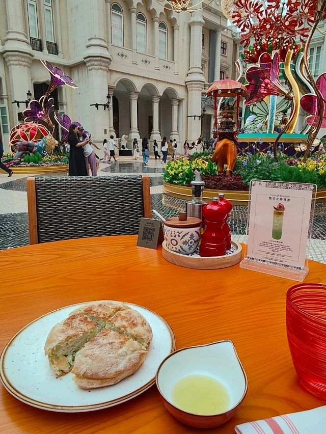 美高梅 玻璃天幕下嘆葡國美食