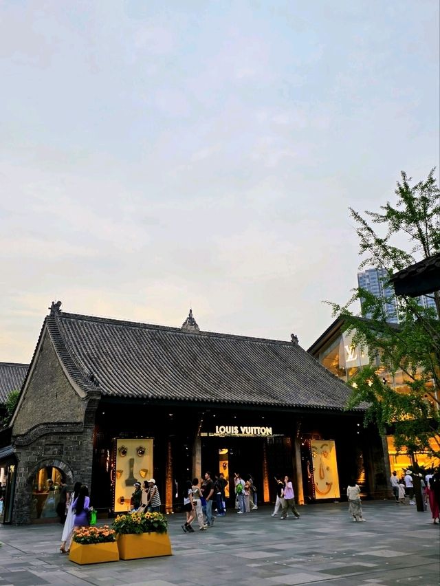 傳統與時尚的高端商圈