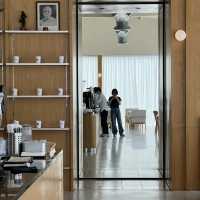 ☕ Good Neighbor Cafe – คาเฟ่มินิมอลสุดชิคในมหาชัย