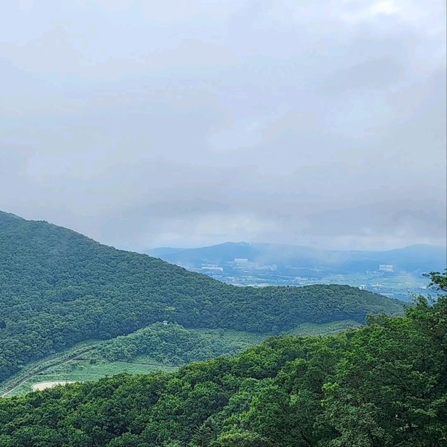 Easy Climb, Big Payoff Vibes
