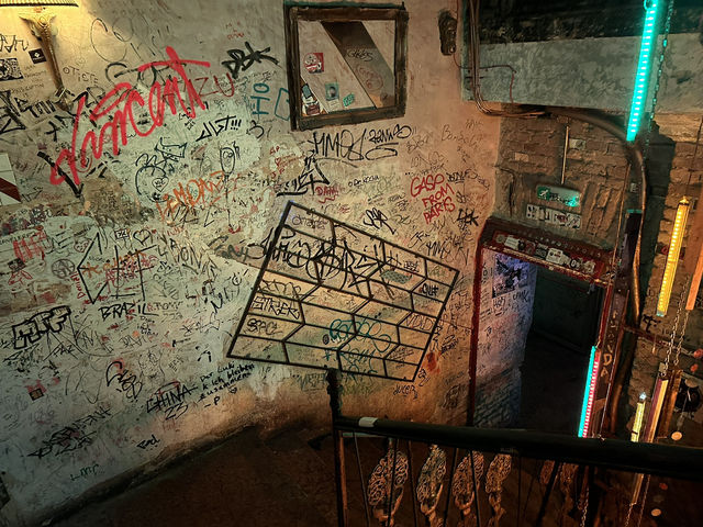 【Szimpla Kert｜シンプラ・ケルト｜ブダペストの“廃墟バー”元祖】
