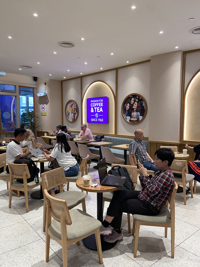 🍨 Sweet Escape at Coffee Bean, Paradigm Mall ☕
