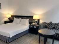 “Charming Retro Retreat: Spacious Family Suites with Heartfelt Service”