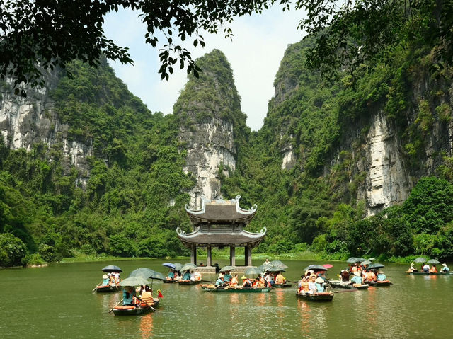 Trang An - A peaceful ride through time and limestone ⛵