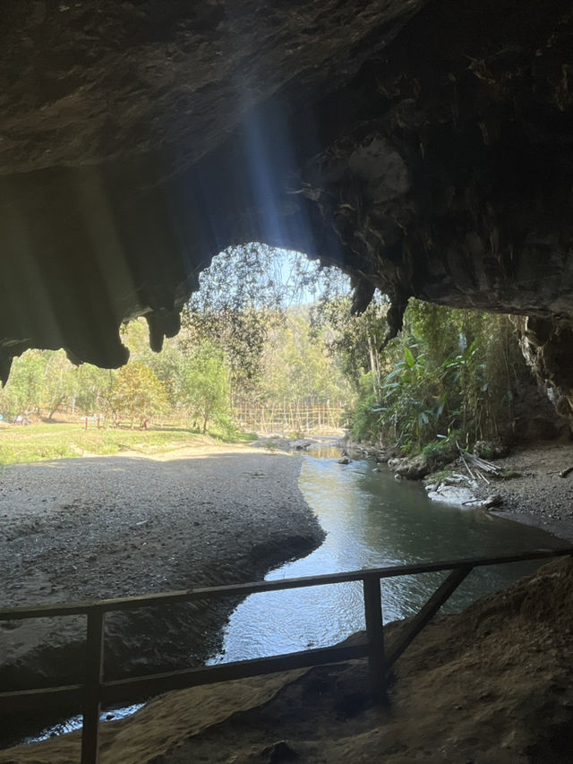 ล่องแพในถ้ำ ถ้ำน้ำลอด !! ล่องแพในถ้ำ ถ้ำน้ำลอด !!