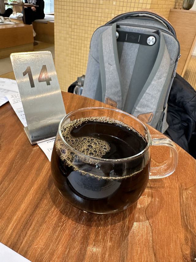 鬧市中隱藏cafe ☕️嘆美味雪糕waffle🧇