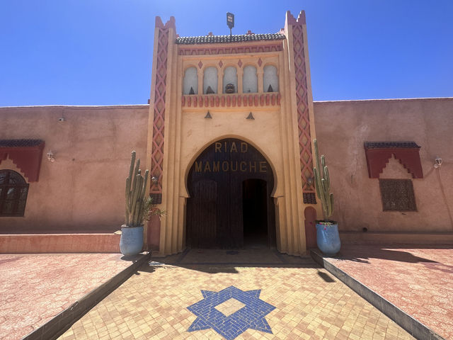 【Riad Mamouche｜メルズーガ砂漠のオアシス