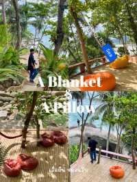 เสื่อผืน หมอนใบ | คาเฟ่สไตล์แคมป์ริมทะเลภูเก็ต 🤍🌴
