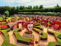 Get lost in Alice in Wonderland Maze!