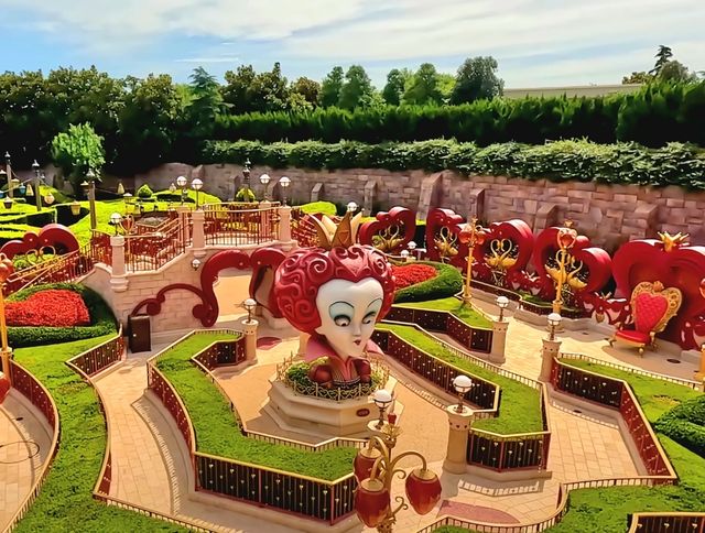 Get lost in Alice in Wonderland Maze!