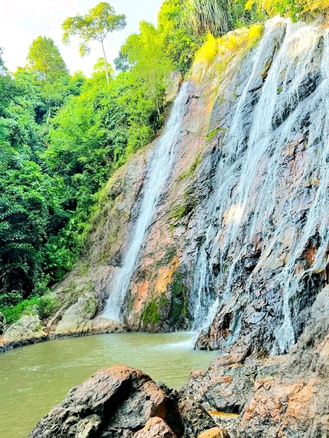 Na Muang Falls Escape
