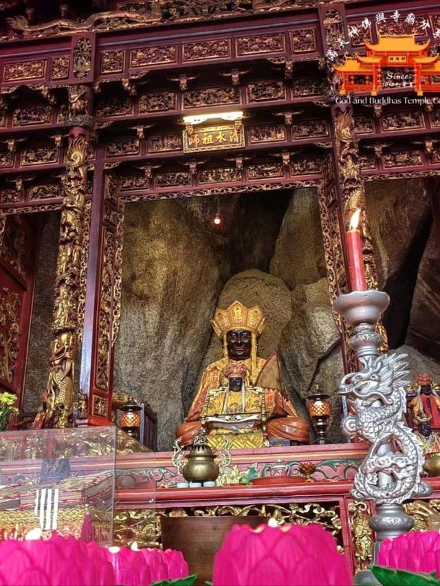 Chin Swee Caves Temple: A Misty Mountain Escape