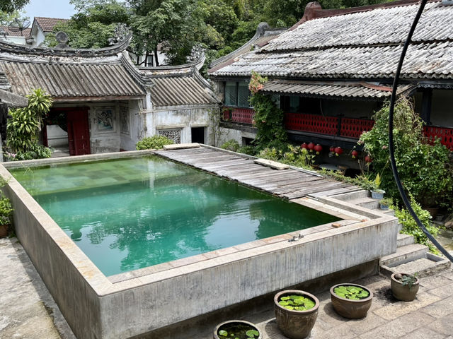 A 230 years old mansion hidden in the modern city  