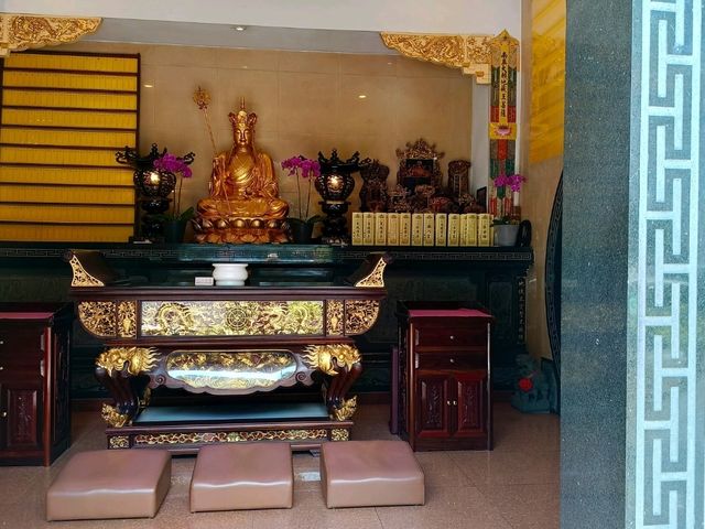 Finding some local vegetarian soul food at the Dharma Realm Guan Yin Sagely Monastery Food Center