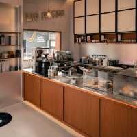 Lie Awake Cafe – คาเฟ่เล็ก ๆ 