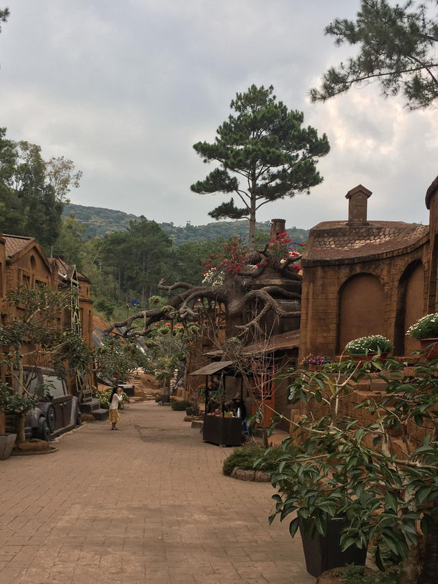 Da Lat’s Dirt Cathedral: Where Folk Madness Melts Into A Labyrinth Of Sweat- Slicked Hallucinatiosn