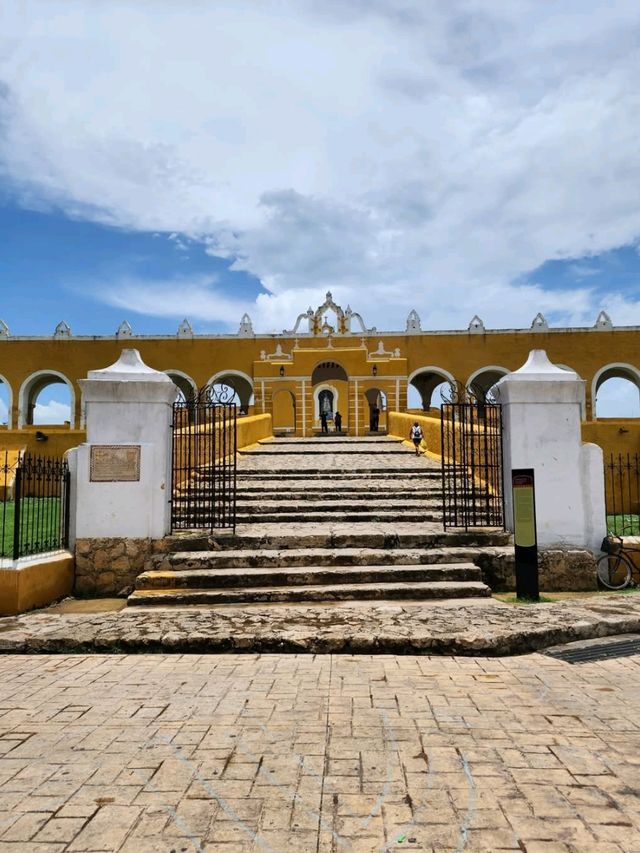 Golden Walls and Peaceful Vibes in Izamal