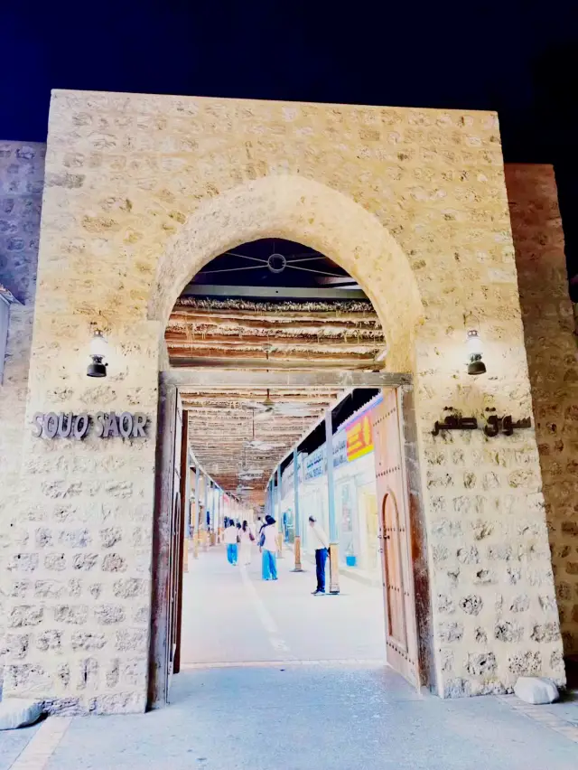 Dubai Street Markets After Dark – Where the Magic Begins! 