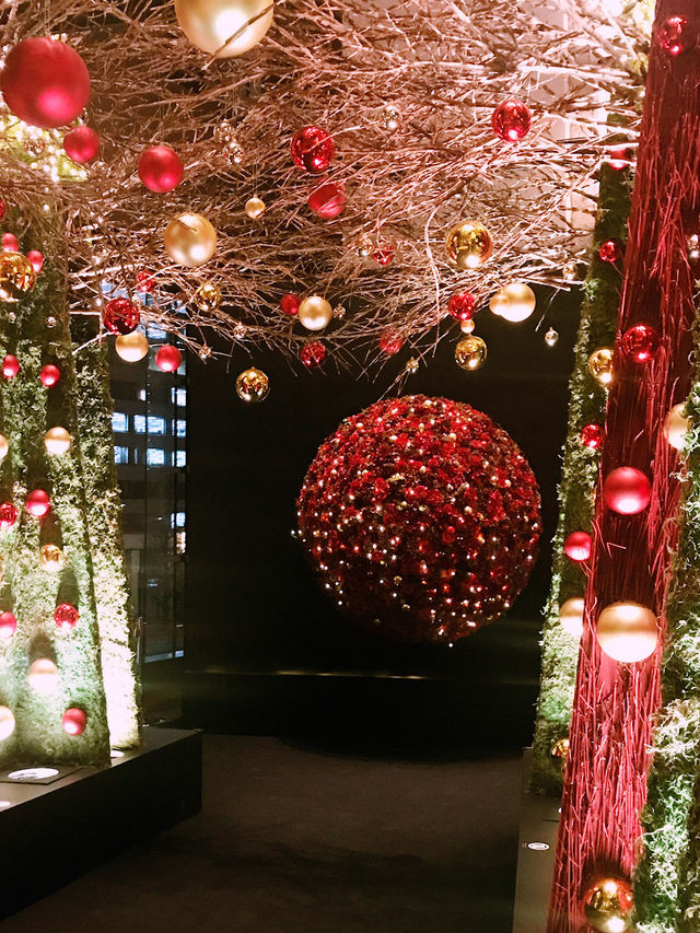 ✨ 丸の内クリスマス記録と2025 予測: 花と光の饗宴からマリオと共に彩る冬へ