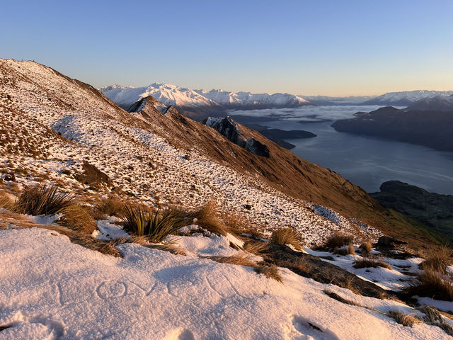 紐西蘭旅遊有景點—《明信片裡的經典角度:Roy’s Peak Lookout》 📸⛰️ 紐西蘭旅遊有景點—《明信片裡的經典角度:Roy’s Peak Lookout》 📸⛰️