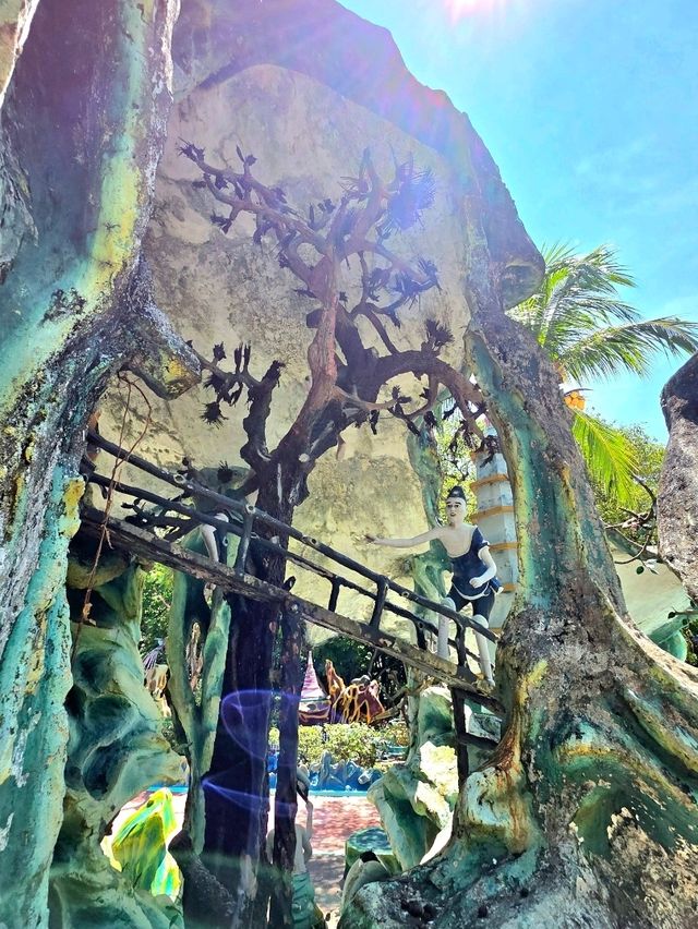Dramatic Expressions of the Tale of Madam White Snake at Haw Par Villa