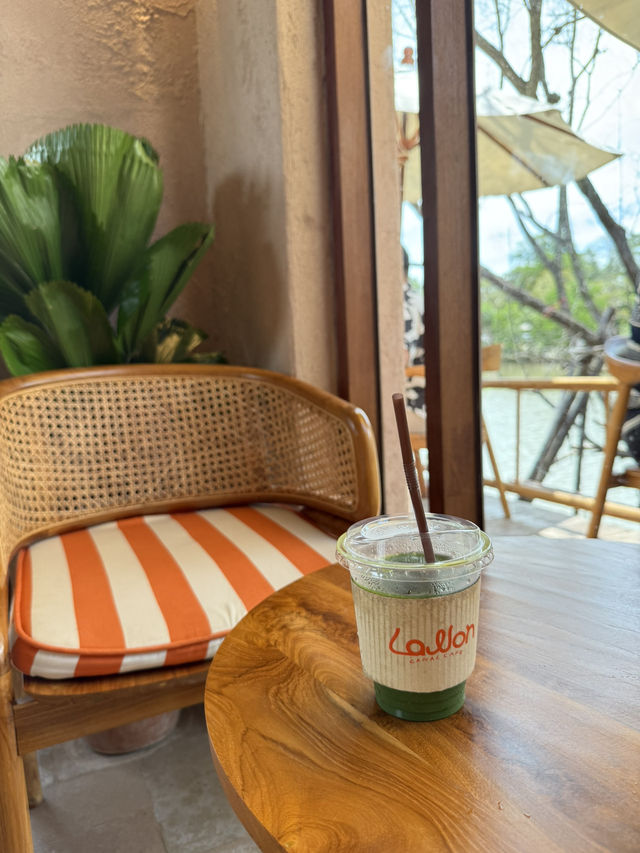 Lawon Canal Café คาเฟ่บรรยากาศริมน้ำ