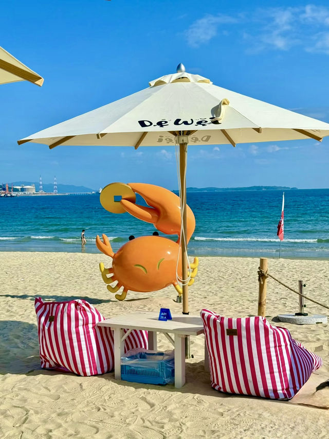Wait for a sunny day and take you to the beach to relax✨