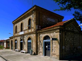 Explore the classic architecture of the Spanish highlands: the transportation fortress of Illezcas