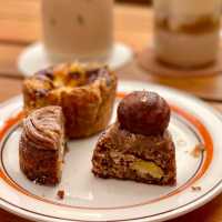 ๐์ข
๋ก์นดํ ํ์ฌ๋ค๋ฐฉ ๋์ ํธ๋ง์ง ๋ถ์๊ธฐ ์ข์ ์นดํ