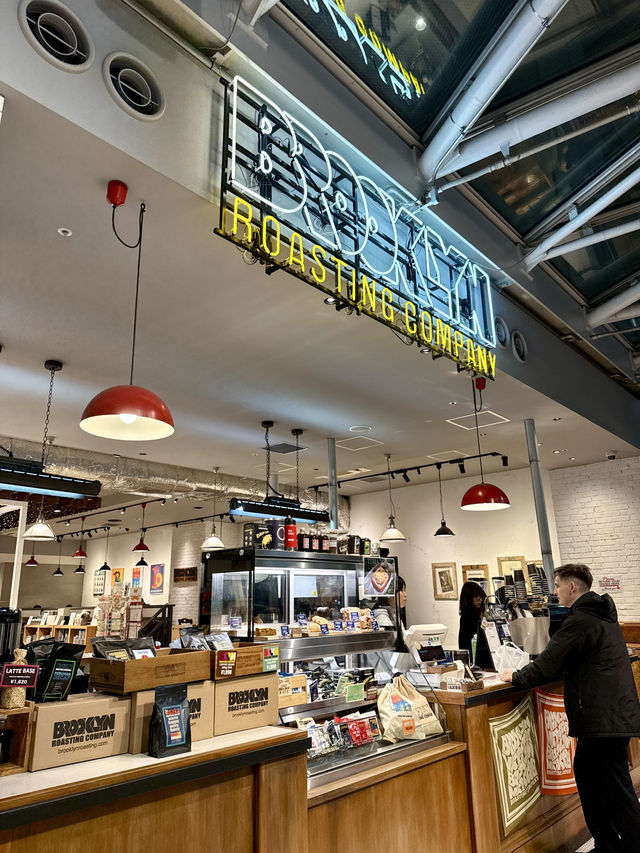 🌇 Stylish & Spacious: Brooklyn Roasting Company at Tokyo International Forum