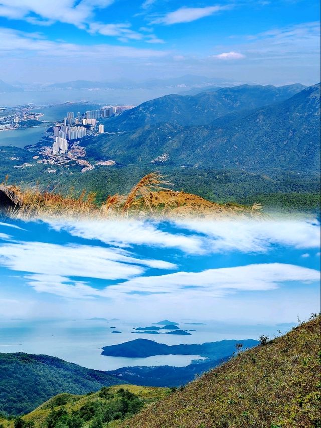 遠眺島嶼夢幻山脈風光
