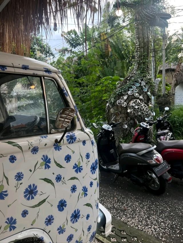 A LOVELY RUSSIAN CAFÉ IN BALI.