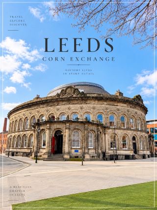 เที่ยว Leeds Corn Exchange 🇬🇧✨

อีกหนึ่งแลนด์มาร์กสวย ๆ ใจกลางเมือง Leeds ที่สะดุดตาตั้งแต่เห็นครั้งแรก ตัวอาคาร Leeds Corn Exchange มีสถาปัตยกรรมทรงโค้งที่โดดเด่นและรายละเอียดแบบคลาสสิก ถ่ายรูปออกมาแล้วให้บรรยากาศอังกฤษมาก ๆ

เดิมที่นี่สร้างขึ้นเพื่อใช้เป็นสถานที่ซื้อขายธัญพืช แต่ปัจจุบันได้รับการปรับให้เป็นพื้นที่รวมร้านค้าอิสระและธุรกิจเล็ก ๆ บรรยากาศด้านในมีเอกลักษณ์ โดยเฉพาะโครงสร้างอาคารทรงโดมและพื้นที่เปิดตรงกลาง ทำให้แตกต่างจากศูนย์การค้าทั่วไป

ส่วนตัวชอบบรรยากาศรอบ ๆ อาคารมากค่ะ เดินเล่นสบาย ๆ ถ่ายรูปสวยหลายมุม ยิ่งวันที่ท้องฟ้าสดใส ตัวอาคารหินสีอ่อนตัดกับท้องฟ้าสีฟ้าแบบในรูป ยิ่งดูสวยคลาสสิกมาก 📸

📍 Leeds Corn Exchange, Leeds, England
✨ เหมาะกับสายถ่ายรูปและคนชอบสถาปัตยกรรม
🛍️ ด้านในมีร้านค้าอิสระให้เดินชม
☕ แวะเดินเล่น ช้อป และพักระหว่างเที่ยวในเมืองได้

#Leeds #LeedsCornExchange #เที่ยวอังกฤษ #เที่ยวLeeds #EnglandTravel #เที่ยวUK #รีวิวเที่ยวอังกฤษ #เที่ยวด้วยตัวเอง