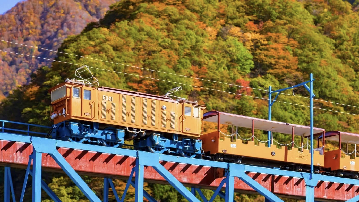 An In-Depth Review of the Kurobe Gorge Railway: Riding a Trolley Train Through Toyama’s Autumn Foliage