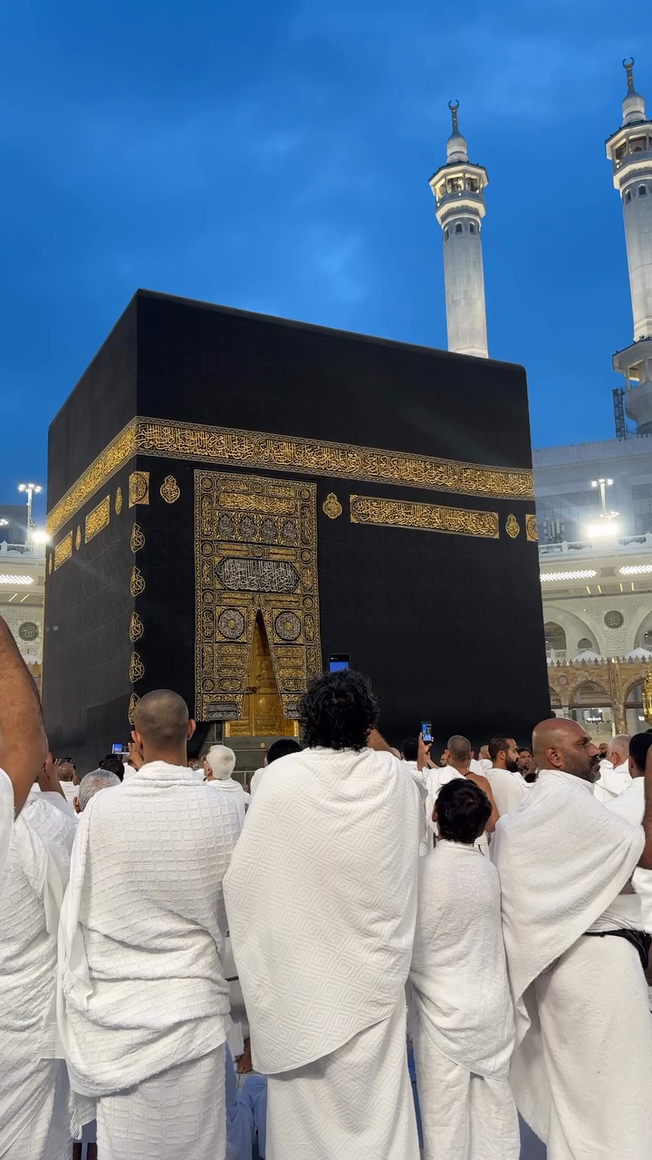 ​A Serene and Spiritual Moment at Masjid al-Haram! 🕋✨​Witnessing the peaceful and profound atmosph