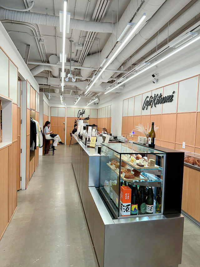 밴쿠버 다운타운  가스타운 근처에 Cafe Kitsune🎈