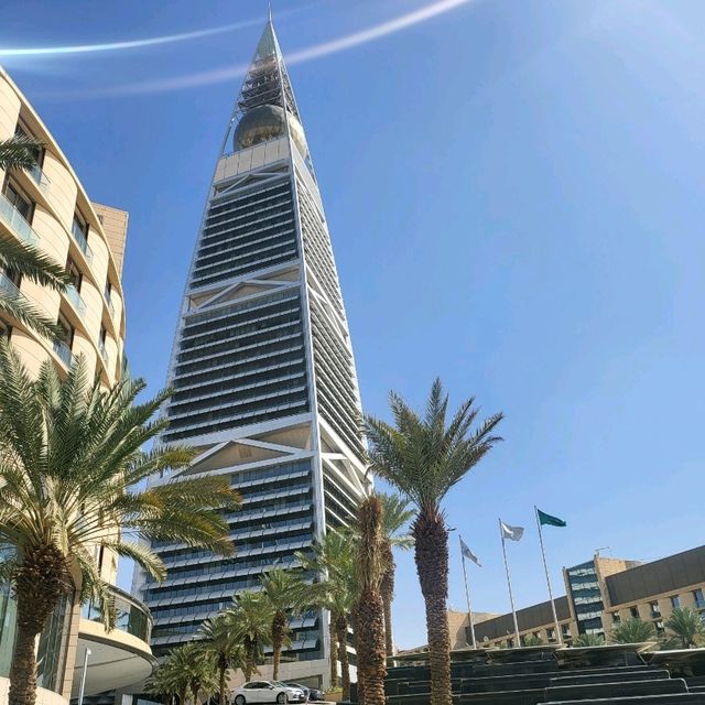 사우디 리야드 대표 건축물 Al Faisaliyah Tower & Kingdom Tower
